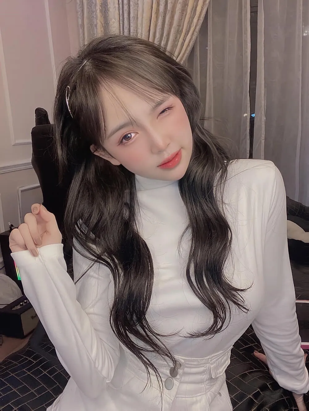 Nét đẹp quyến rũ từ Hot girl Trần Huyền Châu. Nét đẹp quyến rũ từ Hot girl Trần Huyền Châu.