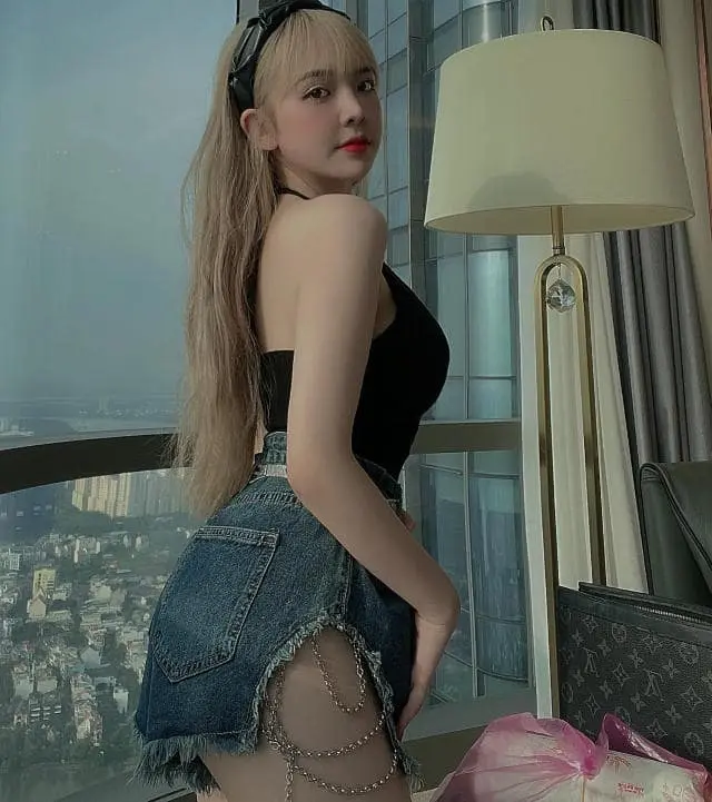 Nét đẹp dịu dàng của Trần Huyền Châu. Nét đẹp dịu dàng của Trần Huyền Châu.
