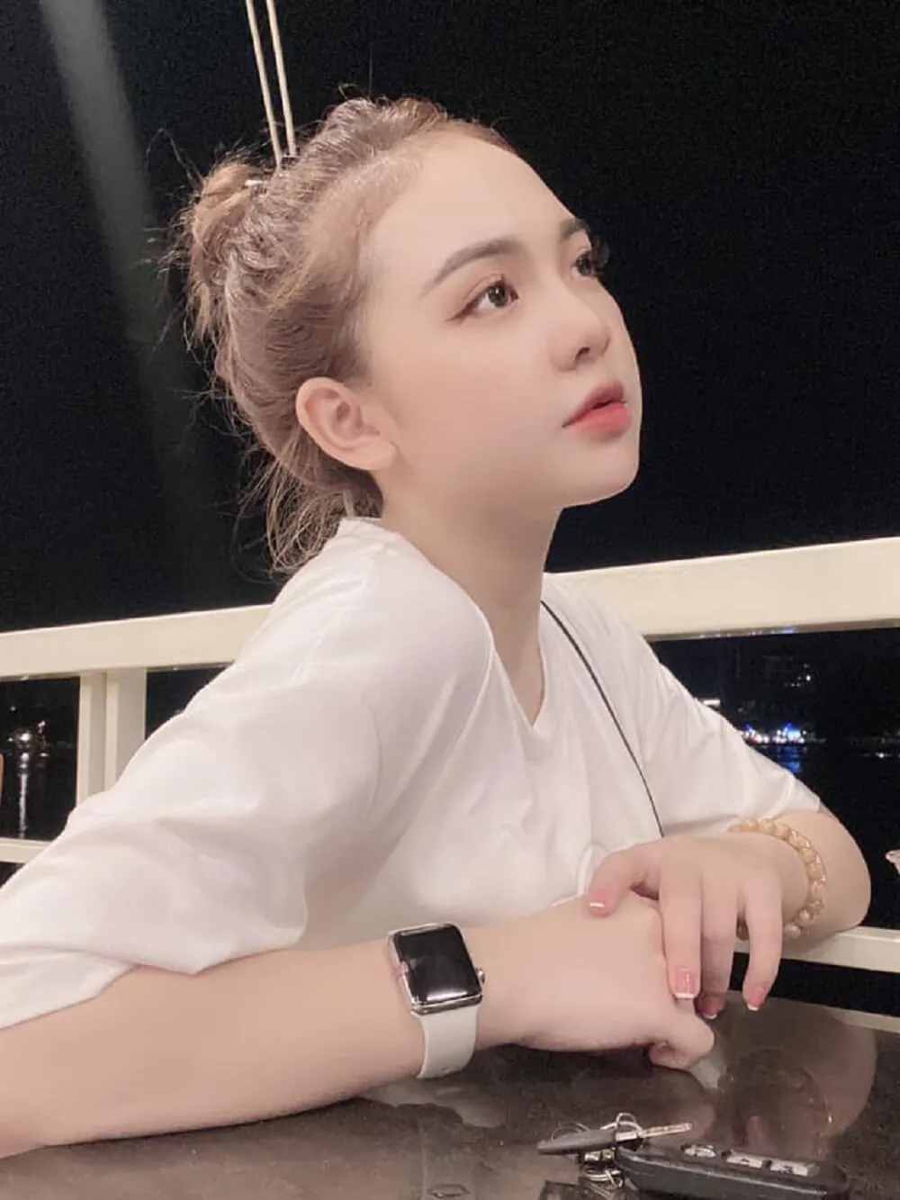 Hot girl Trần Huyền Châu nổi bật với sắc màu. Hot girl Trần Huyền Châu nổi bật với sắc màu.