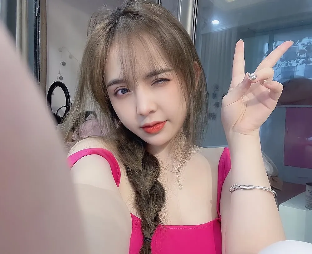Trần Huyền Châu cuốn hút qua từng ánh mắt. Trần Huyền Châu cuốn hút qua từng ánh mắt.