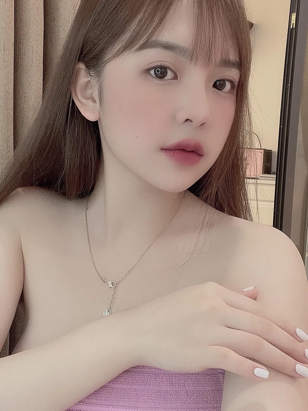 Phong cách mới lạ từ Hot girl Trần Huyền Châu. Phong cách mới lạ từ Hot girl Trần Huyền Châu.