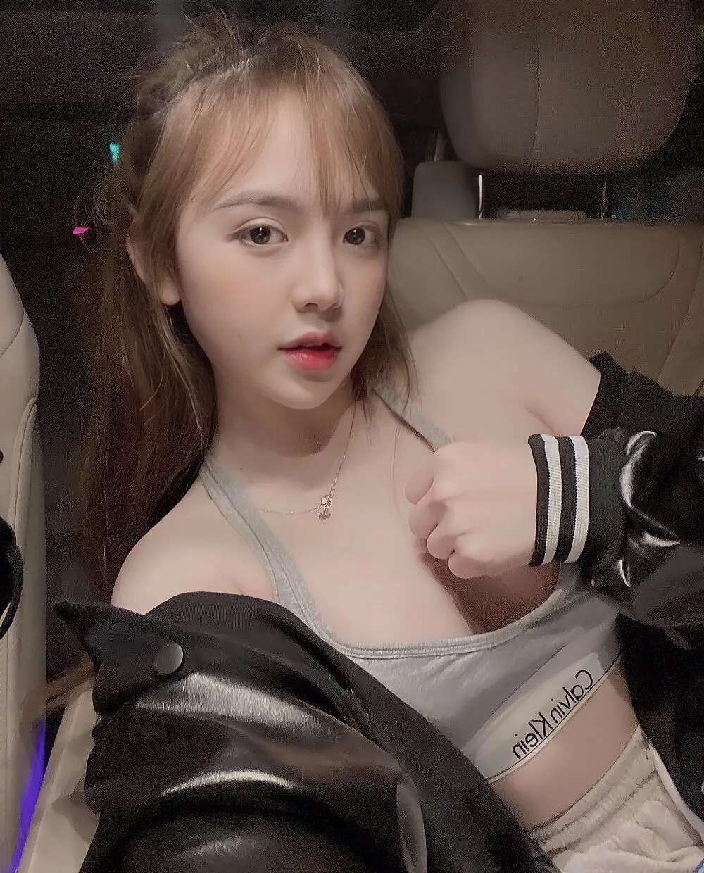 Vẻ đẹp thanh thoát từ Hot girl Trần Huyền Châu. Vẻ đẹp thanh thoát từ Hot girl Trần Huyền Châu.