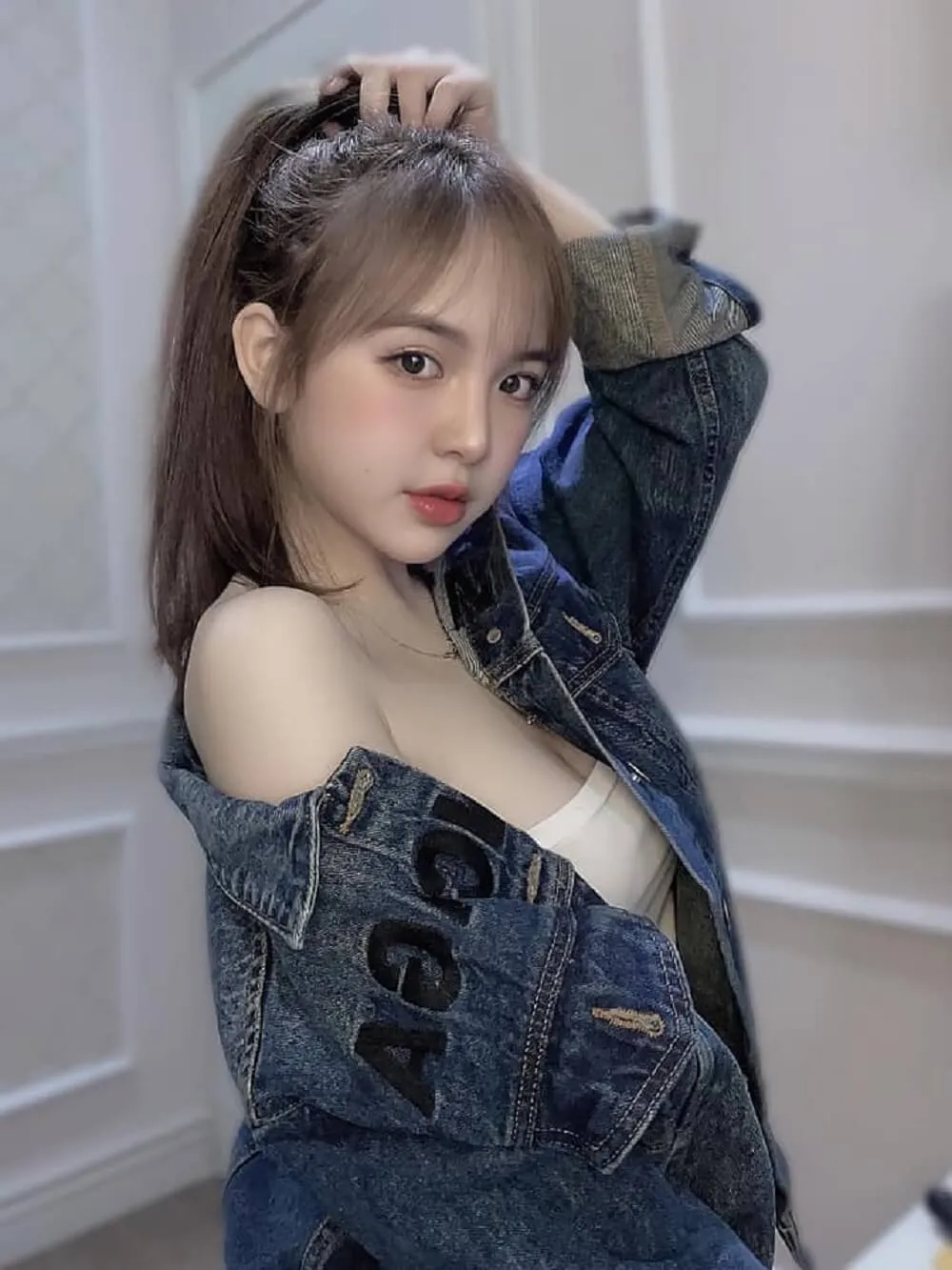 Hot girl Trần Huyền Châu quyến rũ và nổi bật. Hot girl Trần Huyền Châu quyến rũ và nổi bật.
