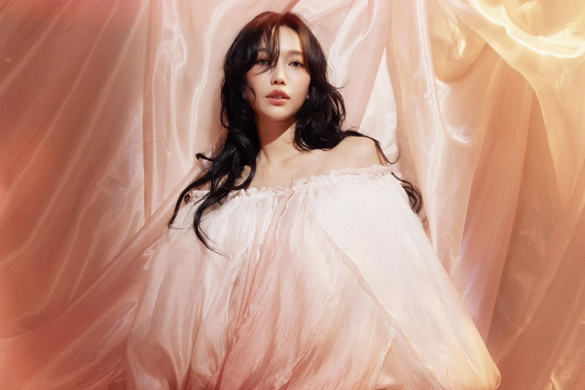 Diệu Nhi tạo sự ấn tượng mạnh mẽ qua ánh mắt quyến rũ