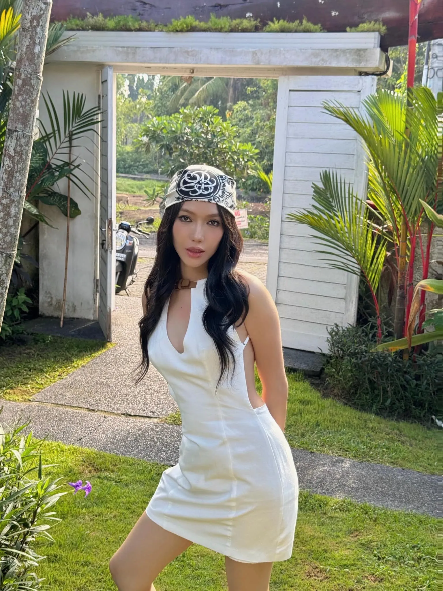 Diệu Nhi tỏa ra sự quyến rũ qua thần thái tự tin