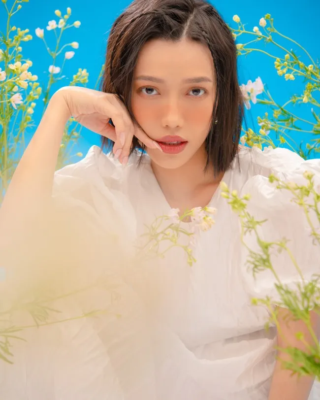 Diệu Nhi khiến mọi người phải nhìn ngắm với vẻ đẹp dịu dàng