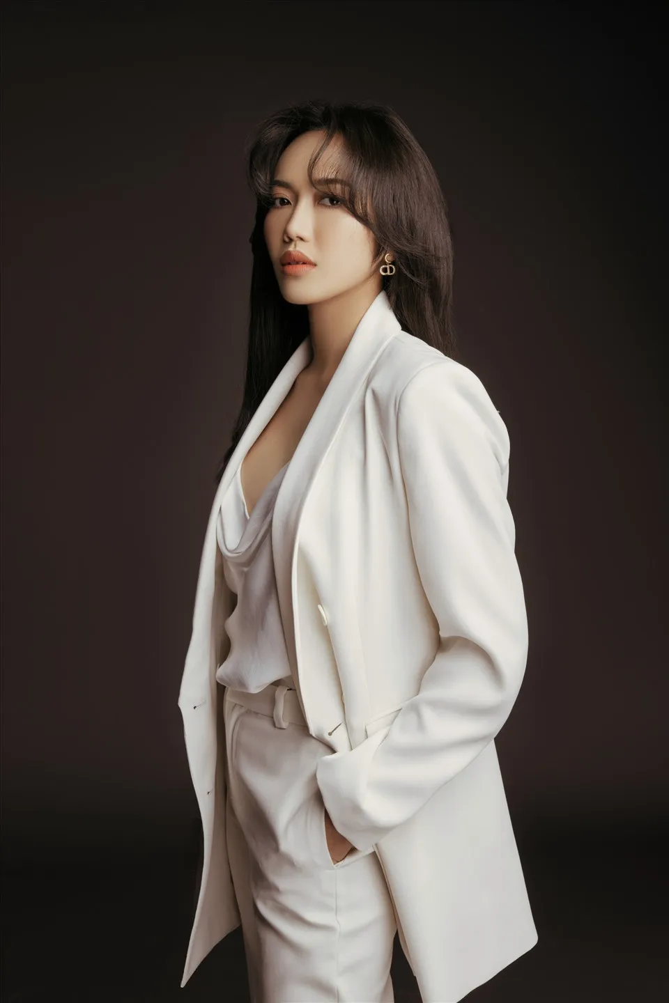 Diệu Nhi nổi bật với ánh mắt lấp lánh và thu hút