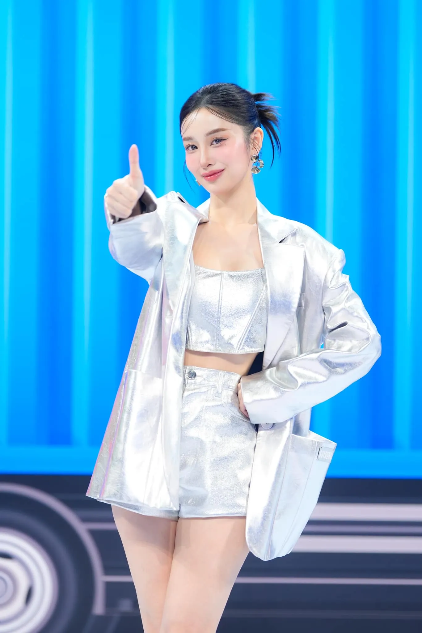 Jun Vũ lôi cuốn người xem với nụ cười dịu dàng Jun Vũ lôi cuốn người xem với nụ cười dịu dàng