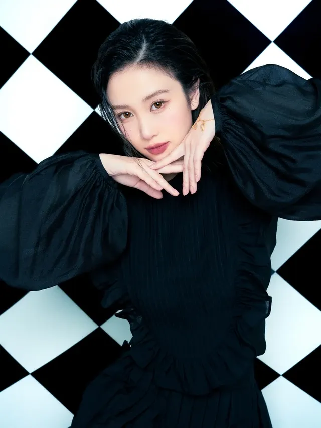 Jun Vũ nổi bật với nụ cười rạng rỡ và dịu dàng Jun Vũ nổi bật với nụ cười rạng rỡ và dịu dàng