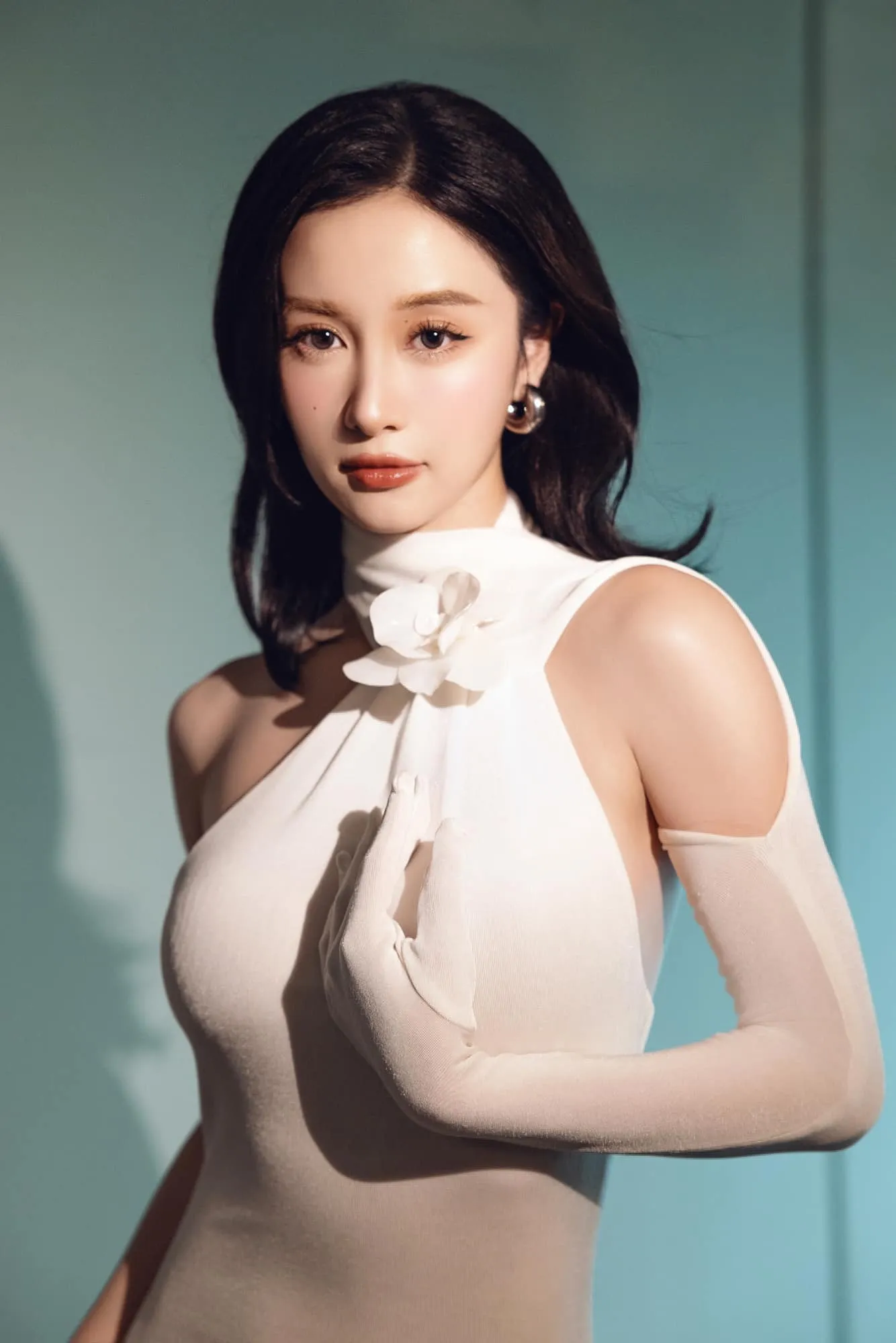 Jun Vũ tạo điểm nhấn mạnh mẽ với vẻ đẹp nhẹ nhàng Jun Vũ tạo điểm nhấn mạnh mẽ với vẻ đẹp nhẹ nhàng