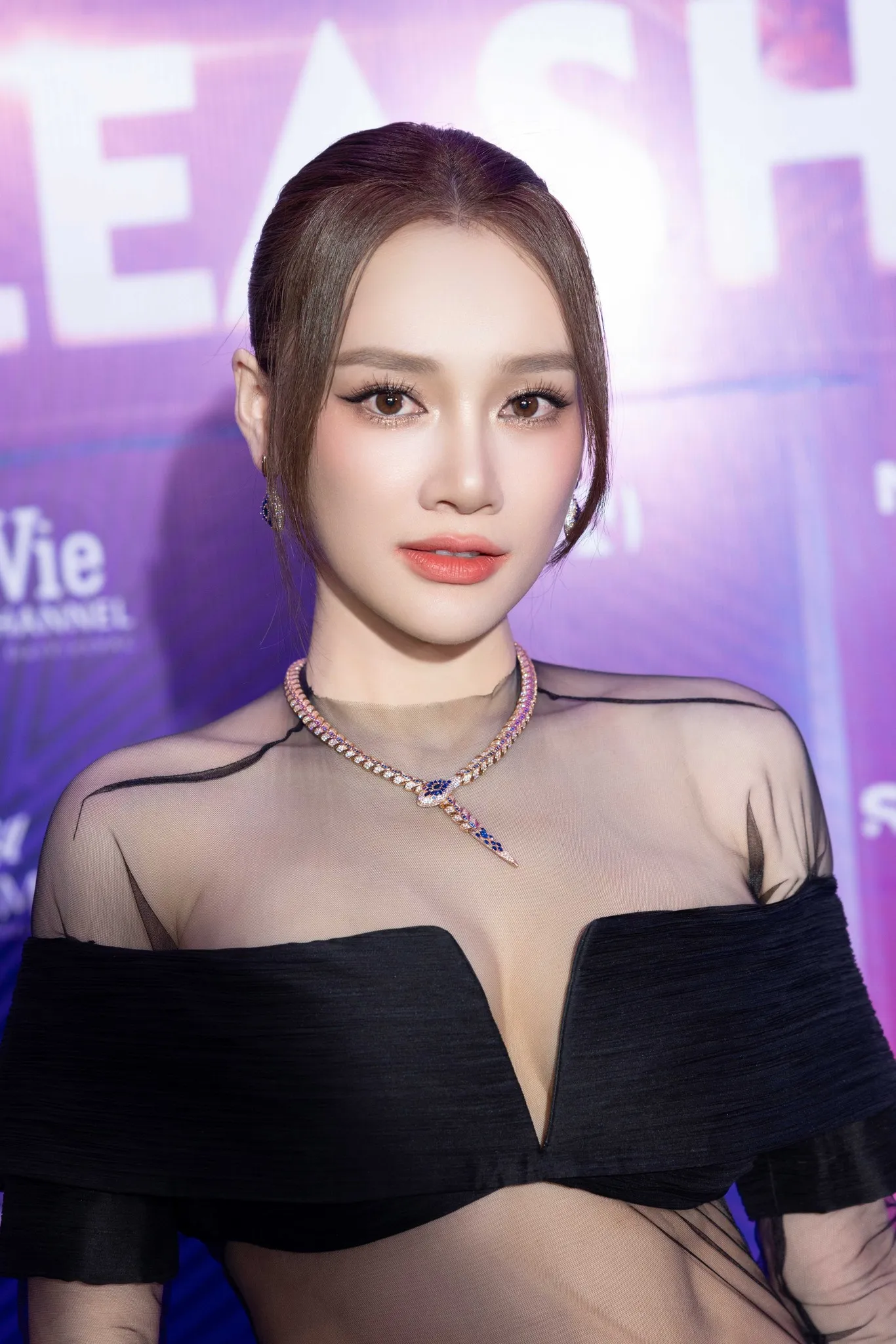 Nhã Phương toát lên vẻ đẹp tự nhiên và cuốn hút Nhã Phương toát lên vẻ đẹp tự nhiên và cuốn hút