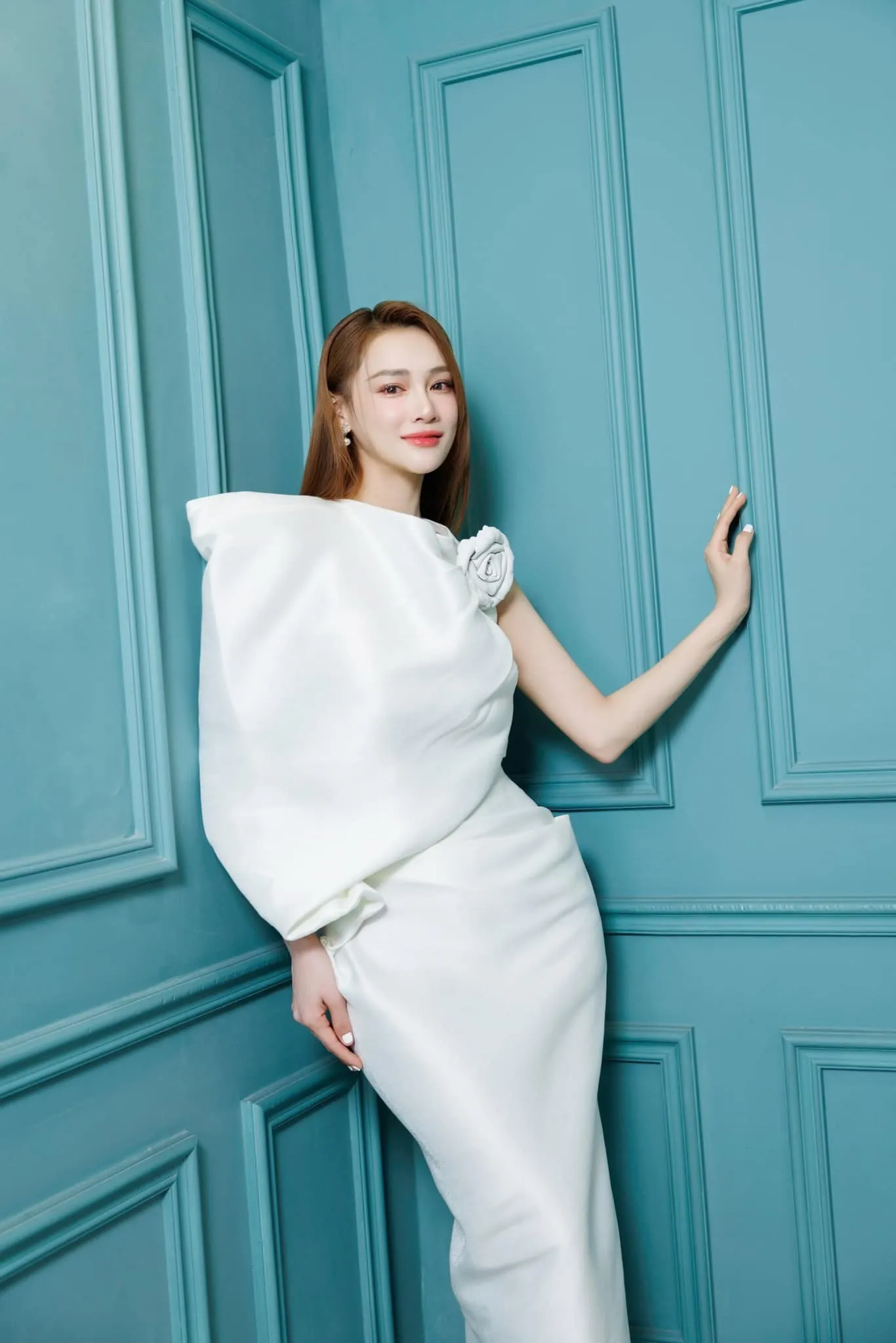 Nhã Phương khiến mọi người phải chú ý với thần thái cuốn hút Nhã Phương khiến mọi người phải chú ý với thần thái cuốn hút