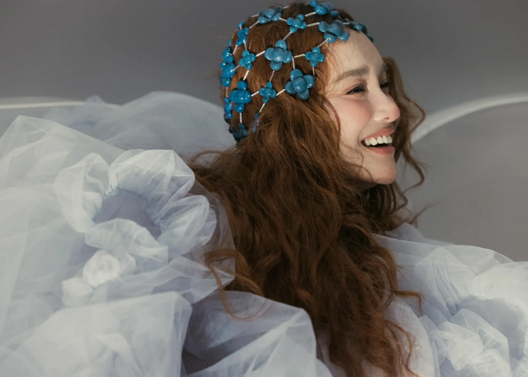 Nhã Phương tạo điểm nhấn mạnh mẽ với thần thái nhẹ nhàng Nhã Phương tạo điểm nhấn mạnh mẽ với thần thái nhẹ nhàng
