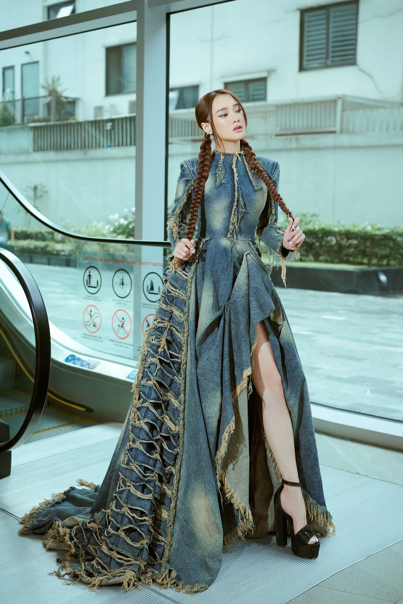Nhã Phương khiến người nhìn phải chú ý với đôi mắt lấp lánh Nhã Phương khiến người nhìn phải chú ý với đôi mắt lấp lánh