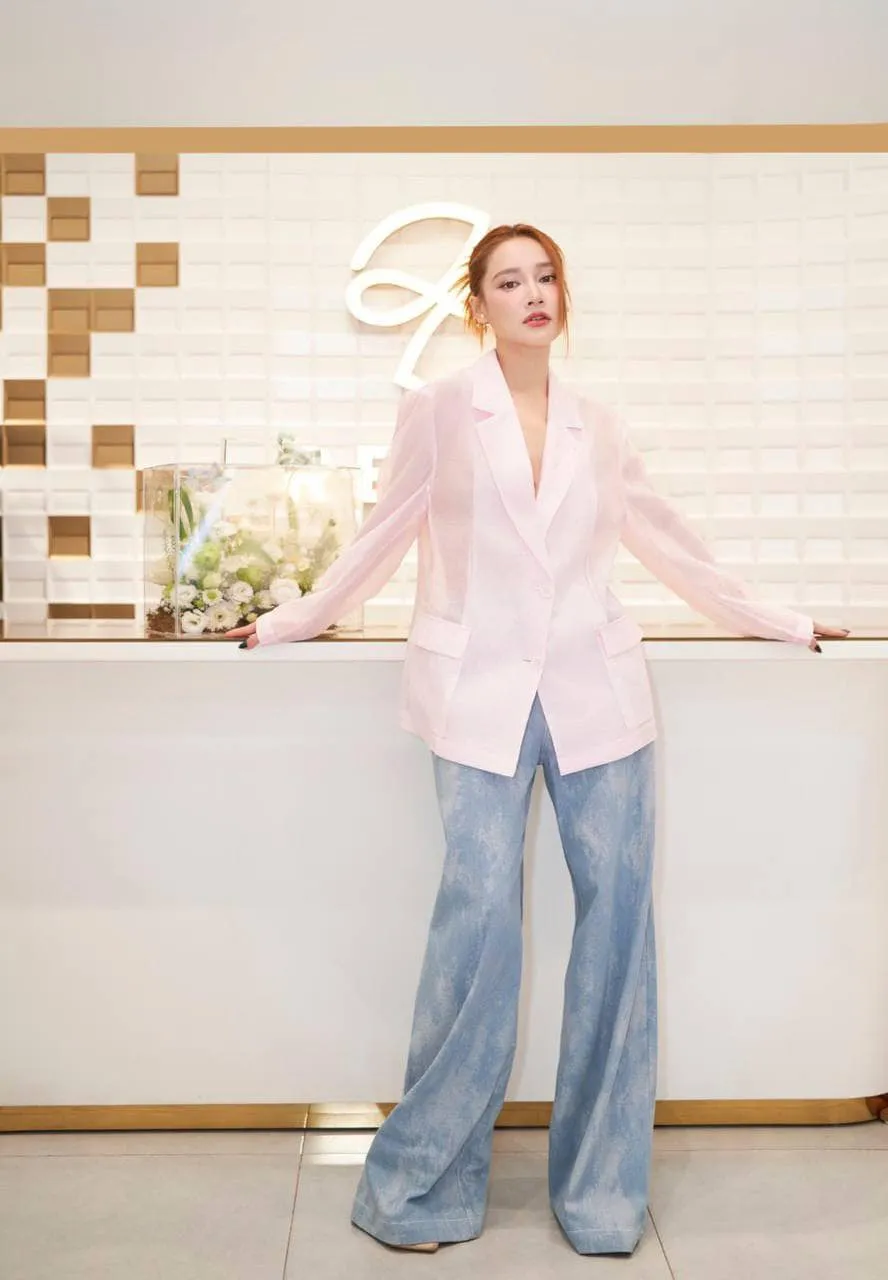 Nhã Phương toát lên vẻ đẹp dịu dàng và thu hút qua ánh mắt Nhã Phương toát lên vẻ đẹp dịu dàng và thu hút qua ánh mắt