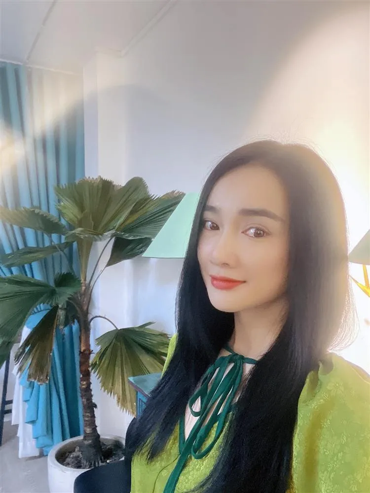 Nhã Phương khiến mọi người phải chú ý với vẻ đẹp dịu dàng và thanh thoát Nhã Phương khiến mọi người phải chú ý với vẻ đẹp dịu dàng và thanh thoát
