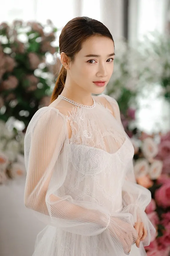 Nhã Phương sở hữu thần thái cuốn hút và nhẹ nhàng Nhã Phương sở hữu thần thái cuốn hút và nhẹ nhàng