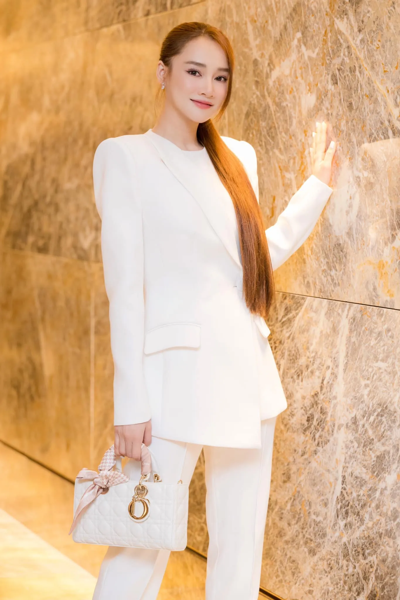 Nhã Phương khiến mọi người phải xao xuyến với nụ cười ngọt ngào Nhã Phương khiến mọi người phải xao xuyến với nụ cười ngọt ngào