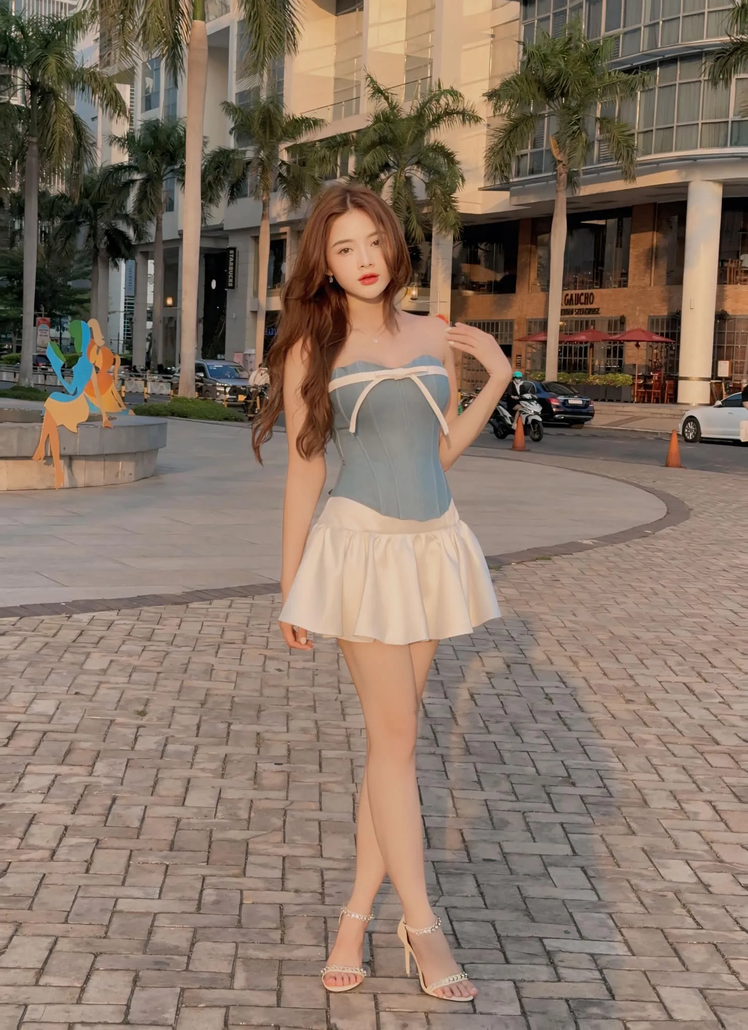 Vẻ đẹp cuốn hút của Lê Lý Lan Hương khó rời mắt. Vẻ đẹp cuốn hút của Lê Lý Lan Hương khó rời mắt.