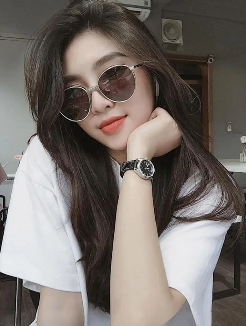 Ảnh gái xinh đeo mắt kính tỏa sáng phong cách riêng. Ảnh gái xinh đeo mắt kính tỏa sáng phong cách riêng.