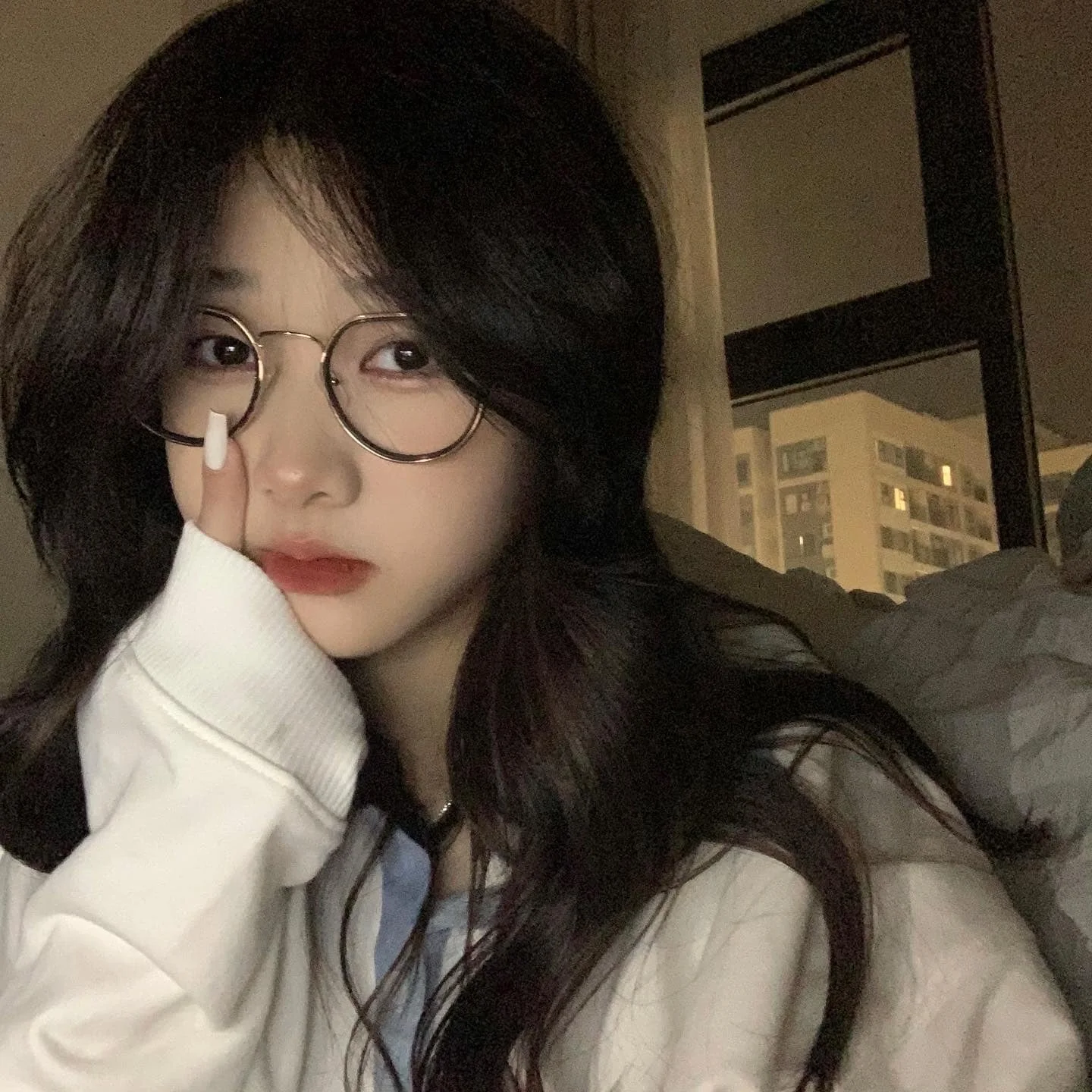 Gái xinh cute đeo kính và nụ cười đầy sức hút. Gái xinh cute đeo kính và nụ cười đầy sức hút.