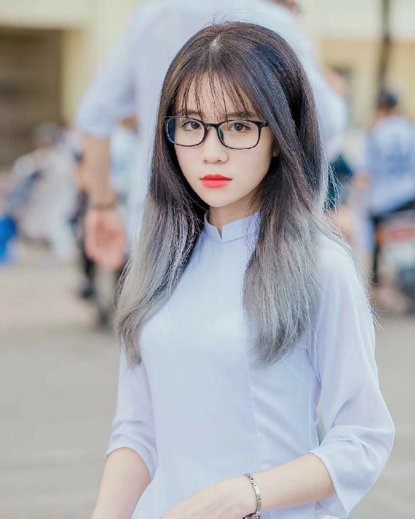 Đắm chìm trong ánh nhìn của gái xinh cute đeo kính. Đắm chìm trong ánh nhìn của gái xinh cute đeo kính.