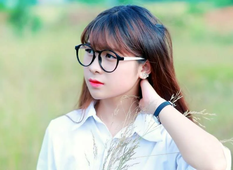 Vẻ đẹp trong trẻo từ gái xinh cute đeo kính. Vẻ đẹp trong trẻo từ gái xinh cute đeo kính.
