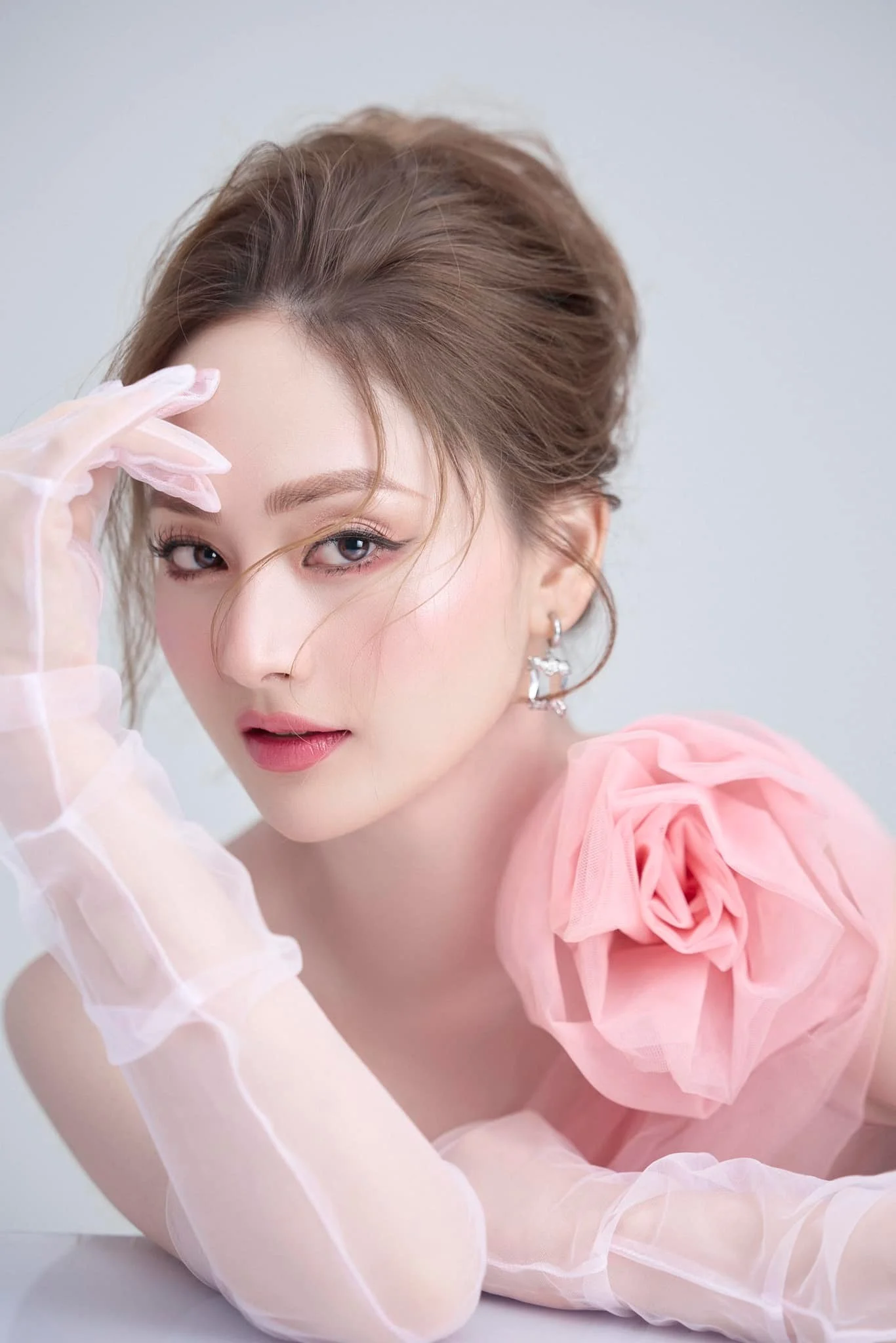 Lan Phương trong ánh sáng tự nhiên Lan Phương trong ánh sáng tự nhiên