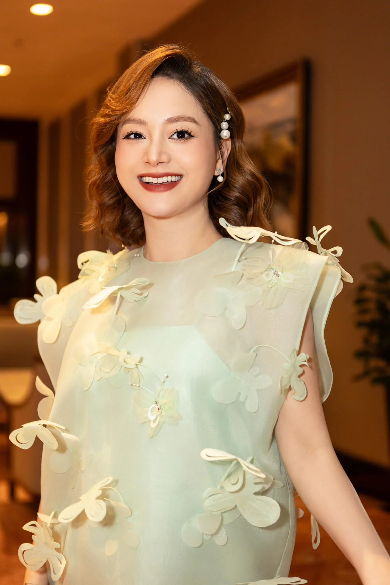 Ánh mắt tươi sáng của Lan Phương Ánh mắt tươi sáng của Lan Phương