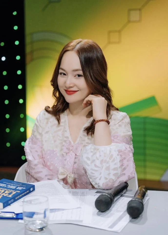 Lan Phương cùng đồng nghiệp Lan Phương cùng đồng nghiệp