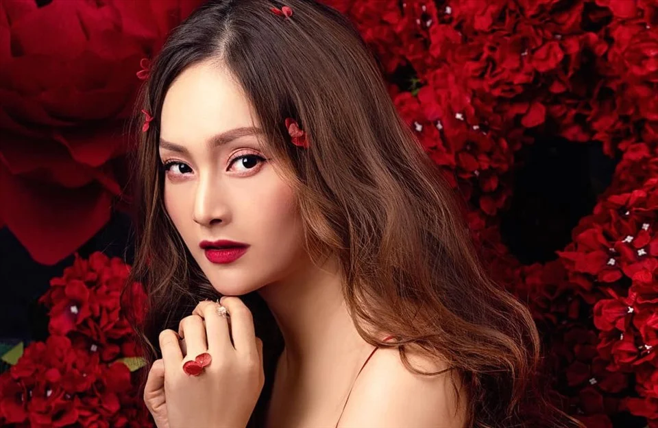 Lan Phương trong khoảnh khắc vui vẻ Lan Phương trong khoảnh khắc vui vẻ
