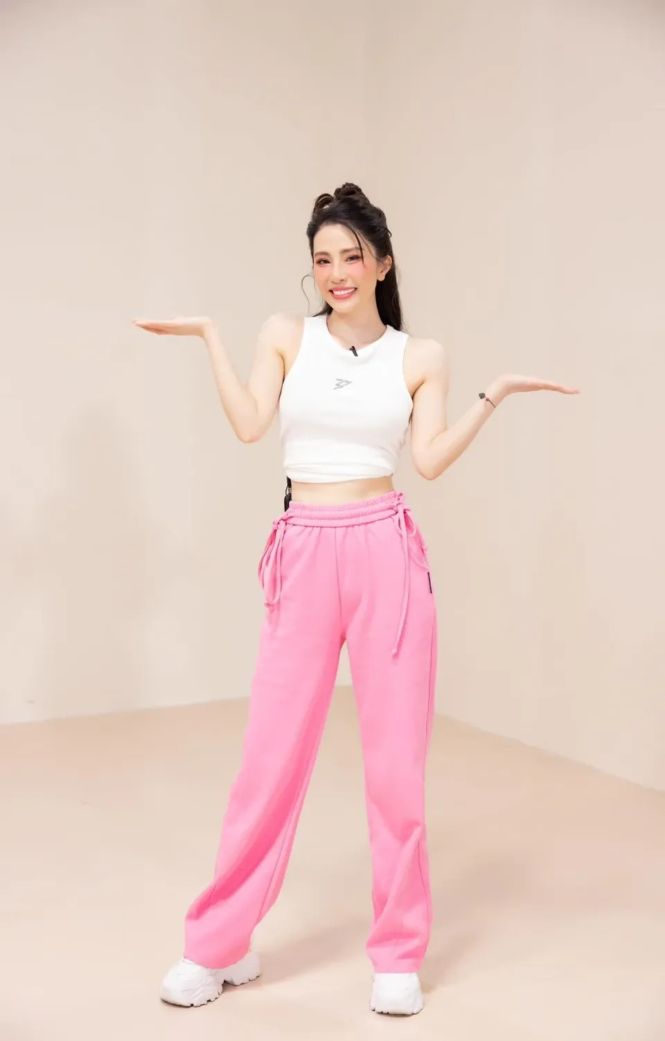 Quỳnh Nga tạo dấu ấn mạnh với vẻ đẹp tự nhiên Quỳnh Nga tạo dấu ấn mạnh với vẻ đẹp tự nhiên