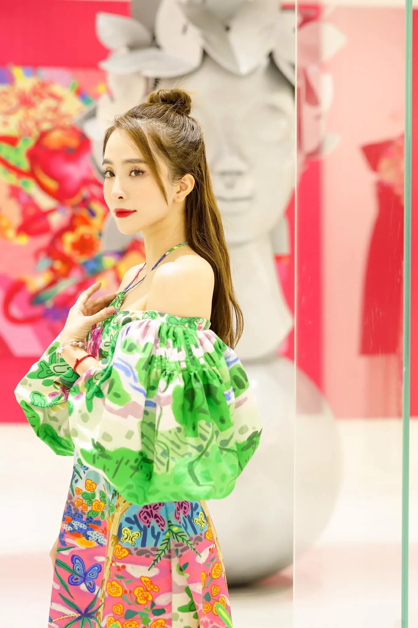 Quỳnh Nga cuốn hút với nét đẹp dịu dàng Quỳnh Nga cuốn hút với nét đẹp dịu dàng