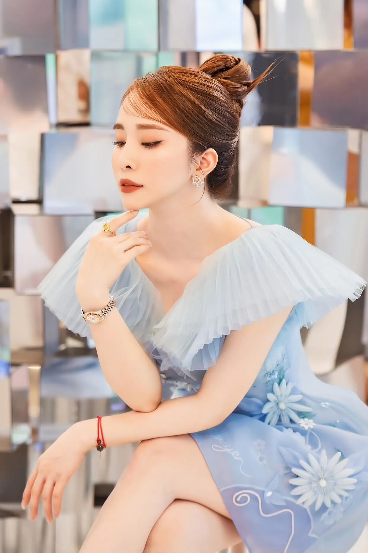 Quỳnh Nga mang đến sự dịu dàng qua ánh nhìn Quỳnh Nga mang đến sự dịu dàng qua ánh nhìn