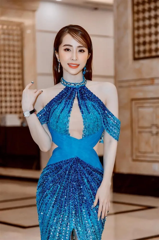 Quỳnh Nga mang đến sự nhẹ nhàng và thanh thoát Quỳnh Nga mang đến sự nhẹ nhàng và thanh thoát