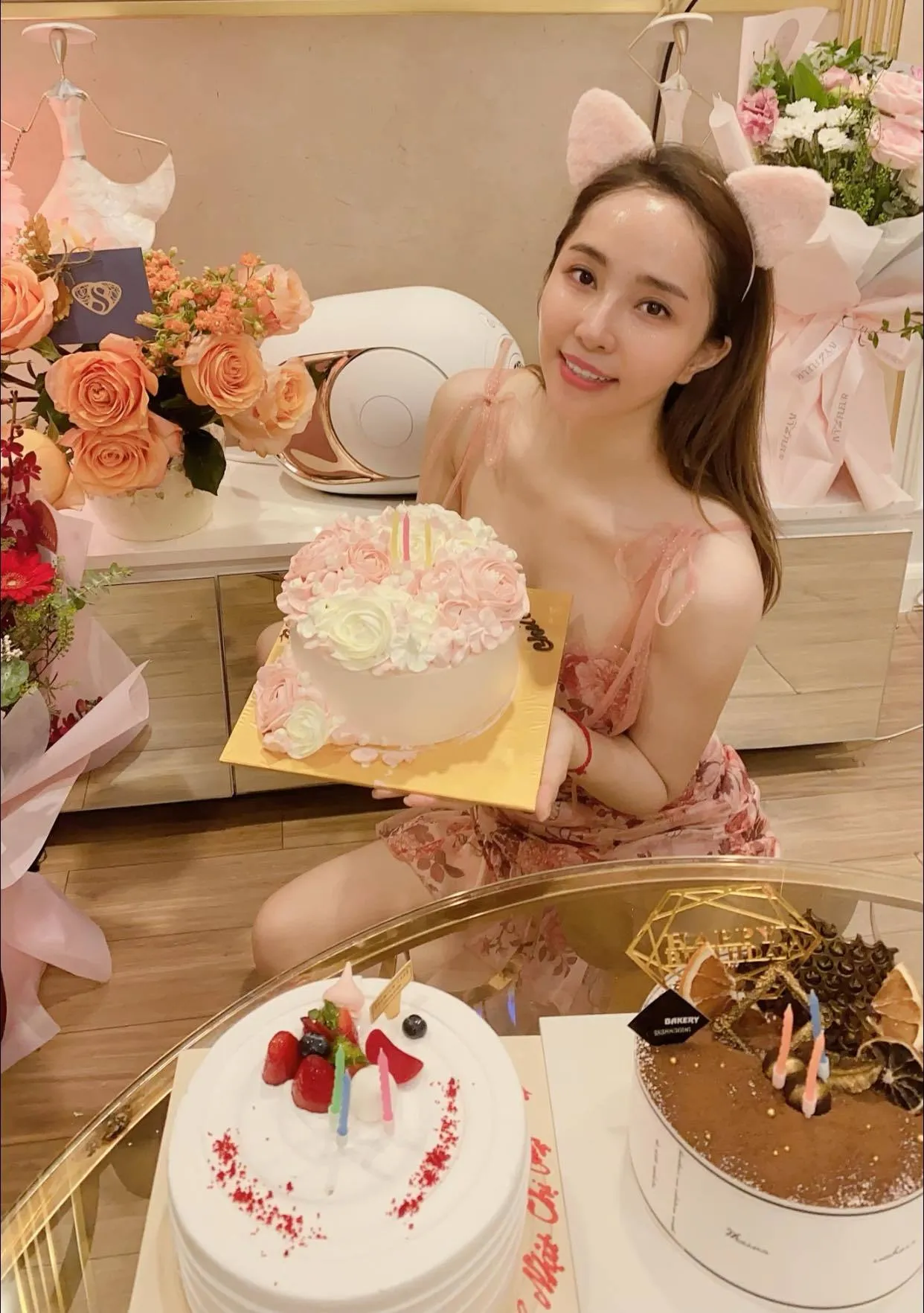 Quỳnh Nga nổi bật với sự tự tin và duyên dáng Quỳnh Nga nổi bật với sự tự tin và duyên dáng