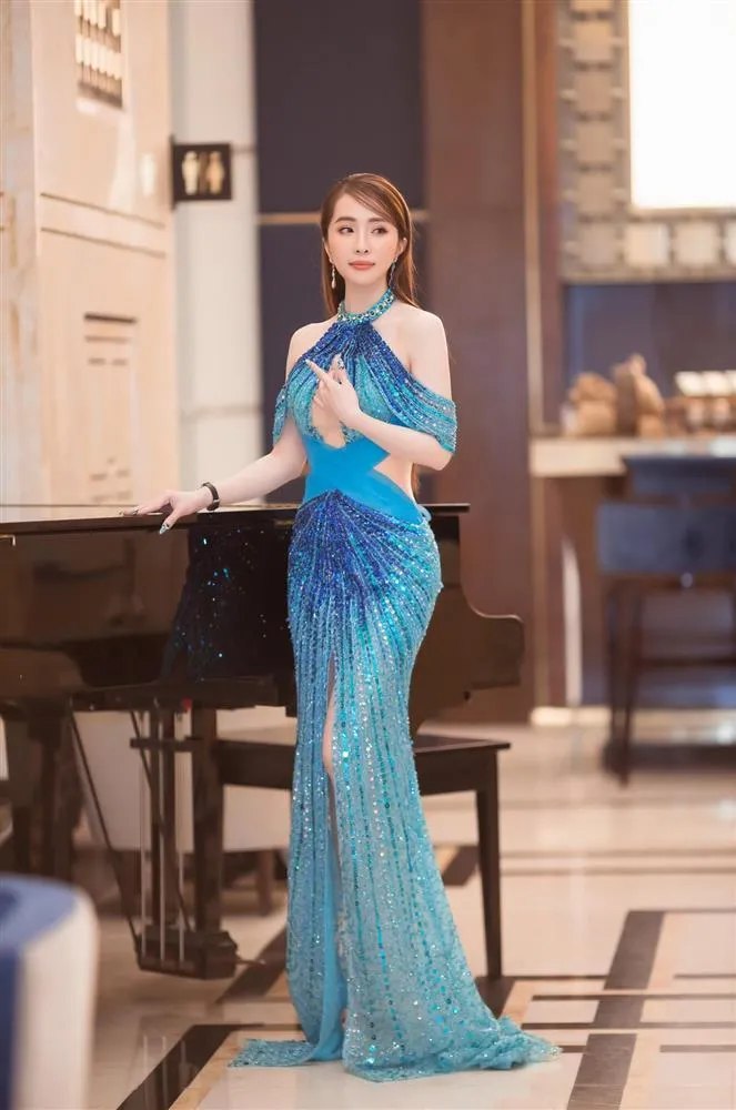 Quỳnh Nga toát lên vẻ đẹp nhẹ nhàng và tinh tế Quỳnh Nga toát lên vẻ đẹp nhẹ nhàng và tinh tế