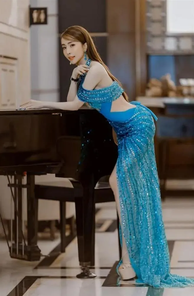 Quỳnh Nga nổi bật với sự cuốn hút đầy duyên dáng Quỳnh Nga nổi bật với sự cuốn hút đầy duyên dáng