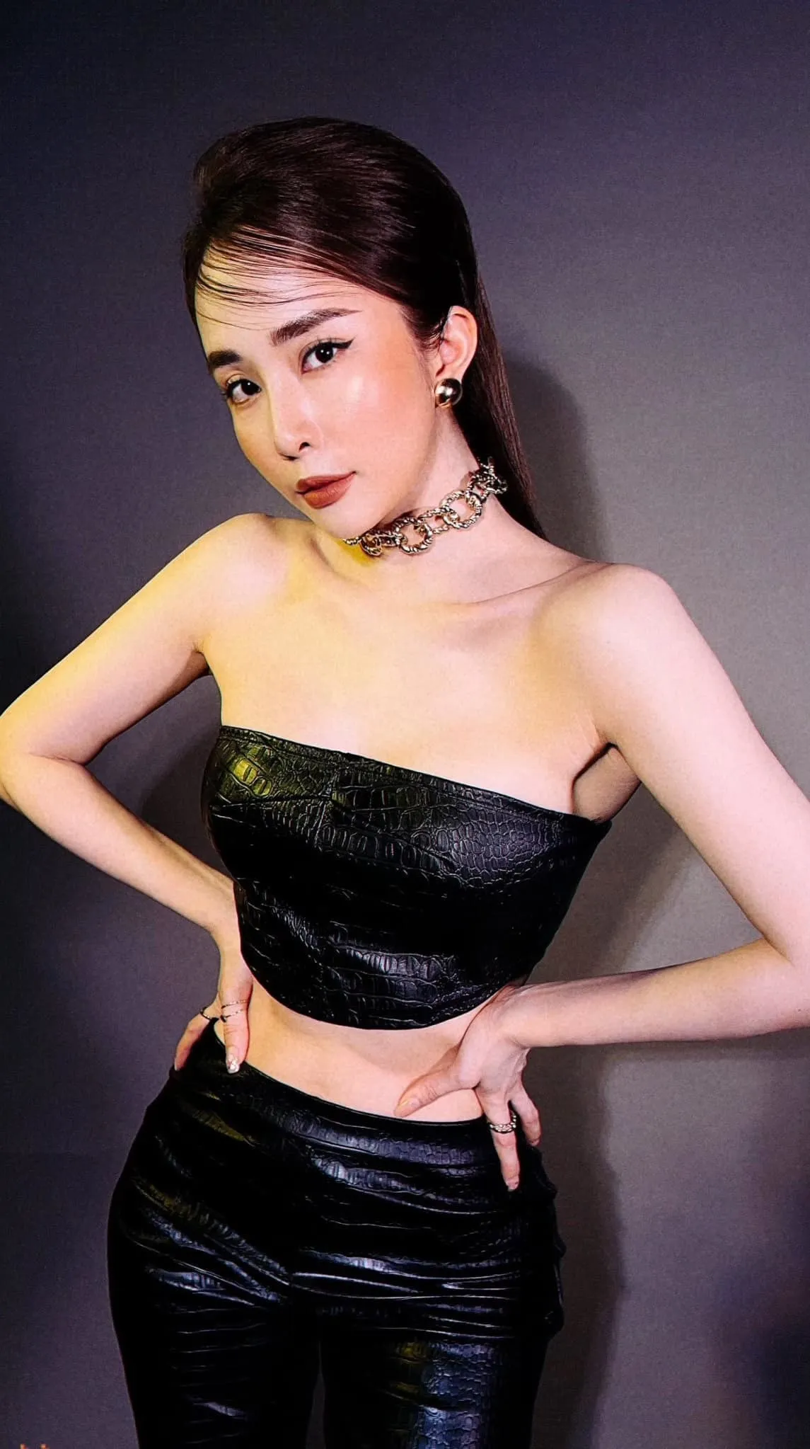Quỳnh Nga mang đến vẻ đẹp nhẹ nhàng và quyến rũ Quỳnh Nga mang đến vẻ đẹp nhẹ nhàng và quyến rũ