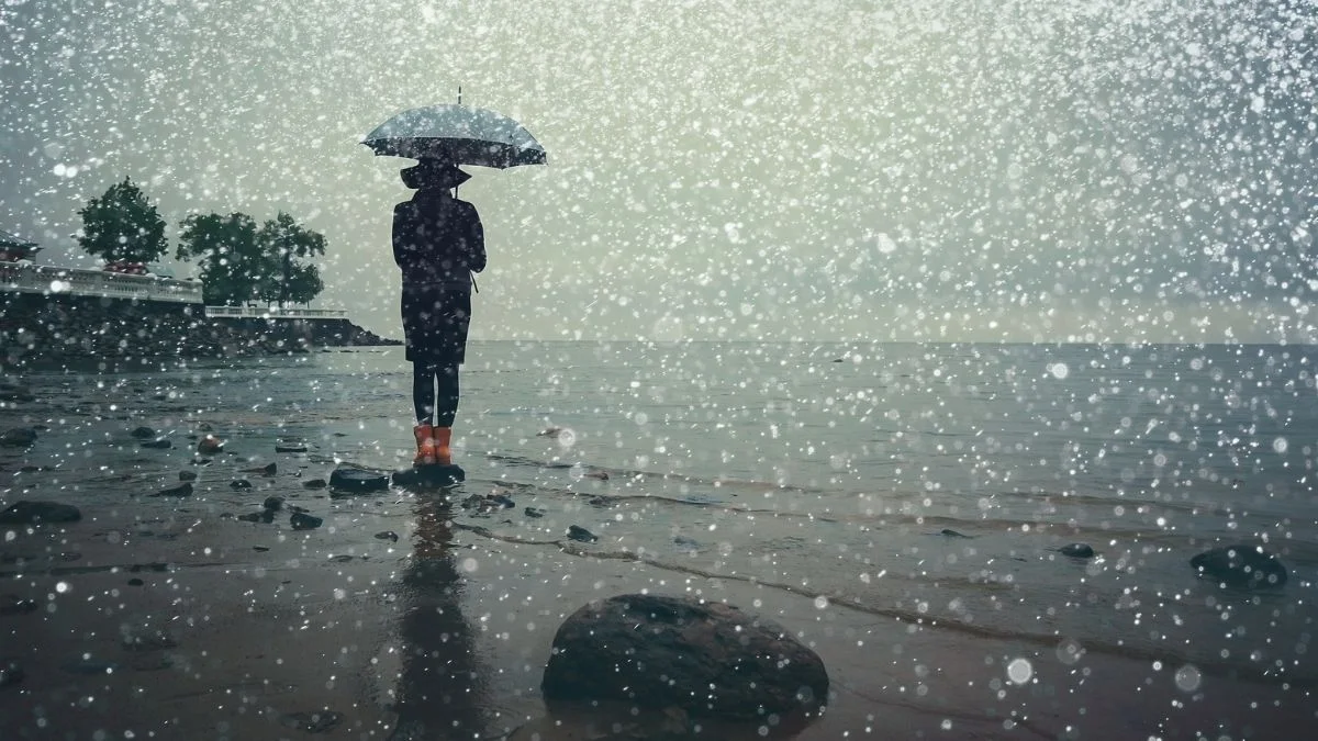Nỗi đau hiện rõ qua hình ảnh cô gái buồn khóc lặng lẽ. Nỗi đau hiện rõ qua hình ảnh cô gái buồn khóc lặng lẽ.