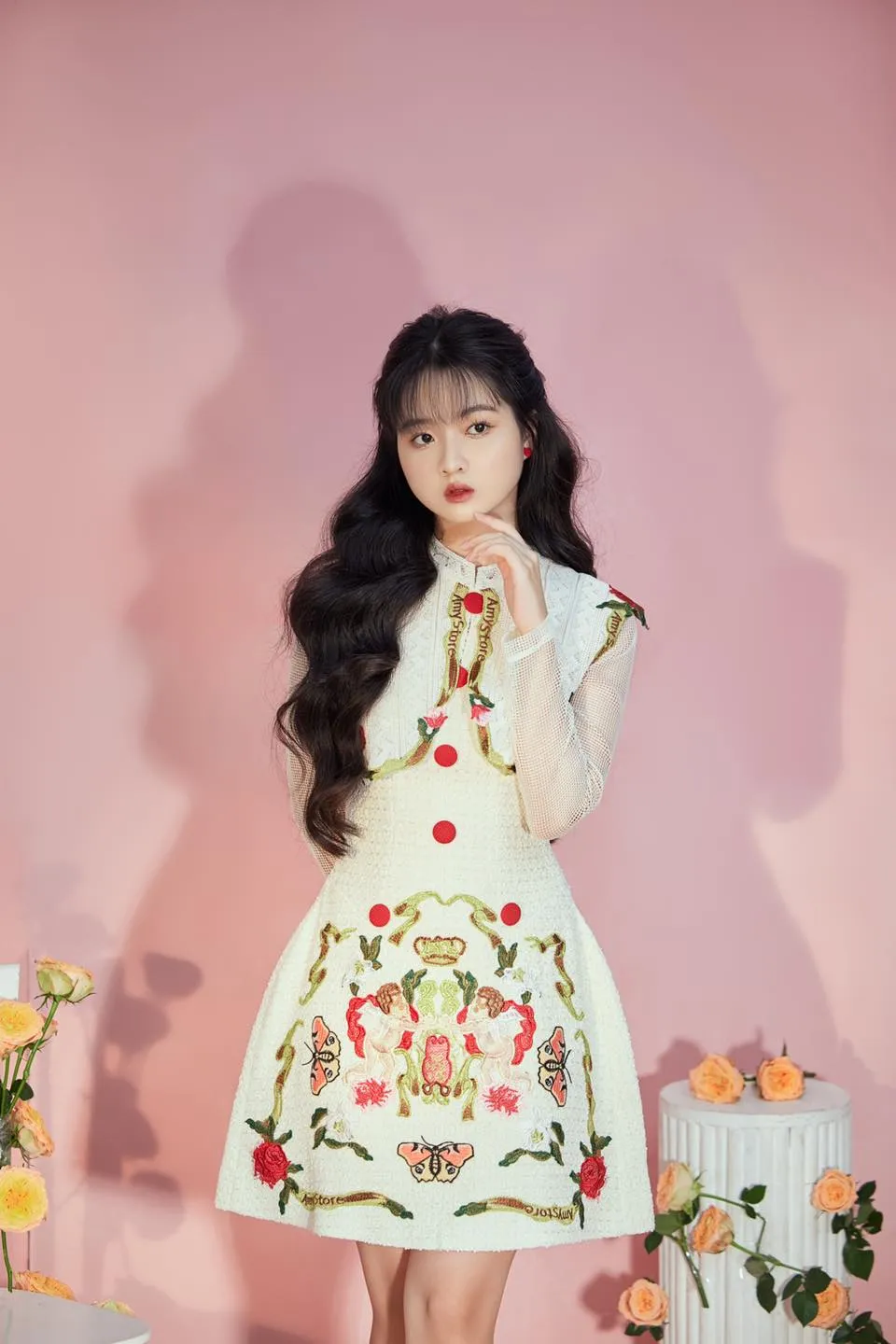 Lâm Thanh Mỹ tạo điểm nhấn với ánh mắt sâu sắc Lâm Thanh Mỹ tạo điểm nhấn với ánh mắt sâu sắc