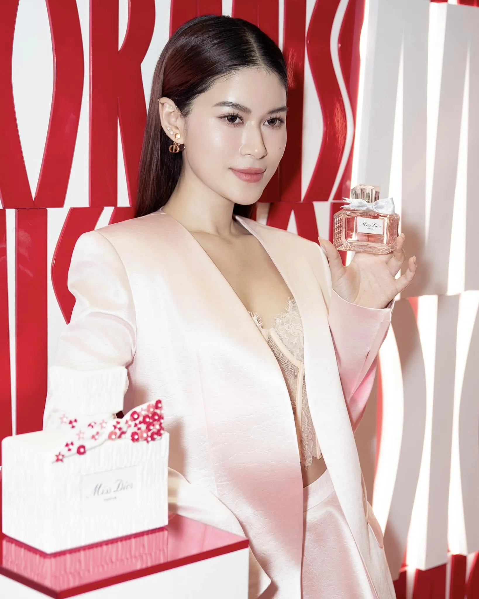 Ngọc Thanh Tâm tỏa sáng với nét đẹp dịu dàng Ngọc Thanh Tâm tỏa sáng với nét đẹp dịu dàng