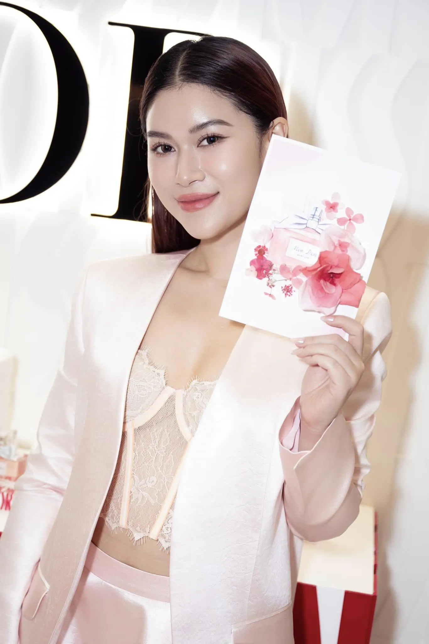 Ngọc Thanh Tâm mang đến sự thu hút qua từng biểu cảm Ngọc Thanh Tâm mang đến sự thu hút qua từng biểu cảm
