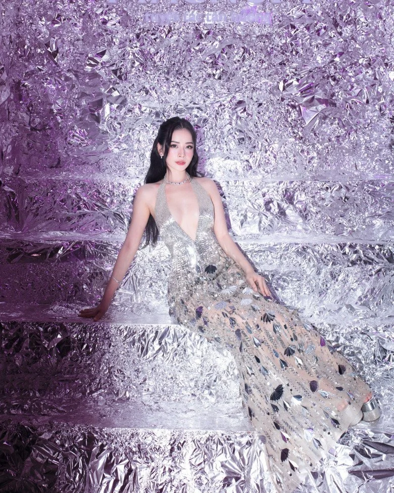 Chi Pu trong bối cảnh phim trường Chi Pu trong bối cảnh phim trường