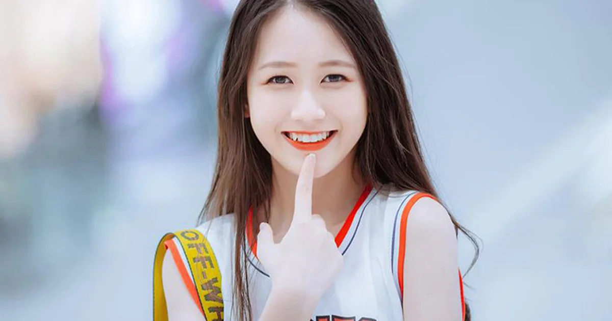 Ảnh gái xinh cười mỉm, vẻ đẹp thanh lịch và tinh tế. Ảnh gái xinh cười mỉm, vẻ đẹp thanh lịch và tinh tế.