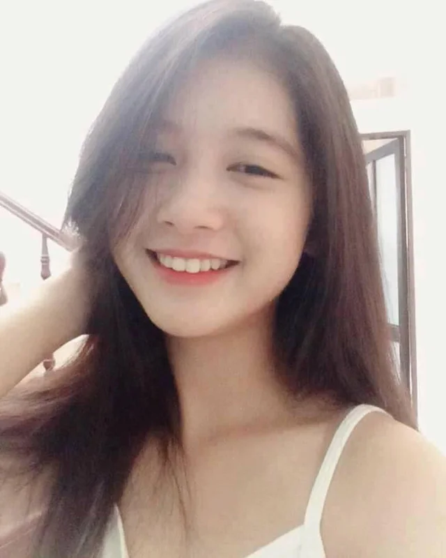 Dịu dàng qua ảnh gái xinh cười mỉm, nét cuốn hút tự nhiên. Dịu dàng qua ảnh gái xinh cười mỉm, nét cuốn hút tự nhiên.