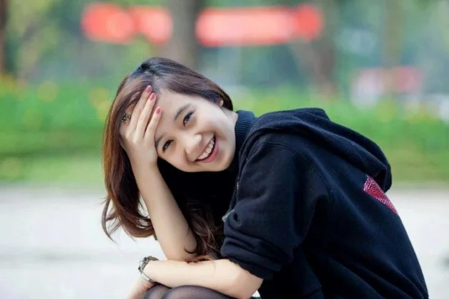 Ảnh gái xinh cười mỉm tạo cảm giác bình yên và đáng yêu. Ảnh gái xinh cười mỉm tạo cảm giác bình yên và đáng yêu.