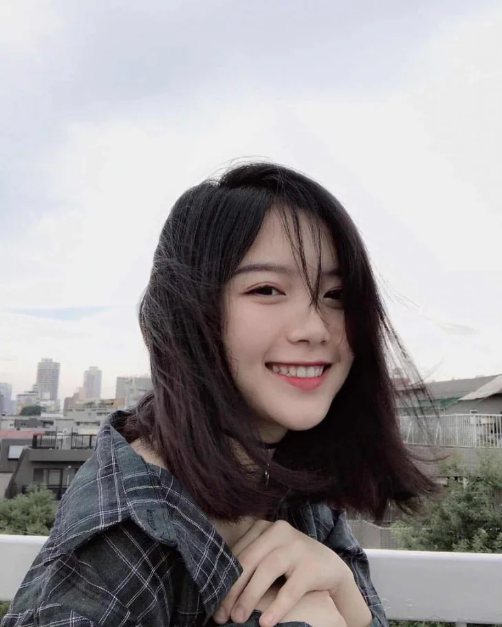 Ảnh gái xinh cười mỉm, nụ cười đẹp như nàng thơ. Ảnh gái xinh cười mỉm, nụ cười đẹp như nàng thơ.