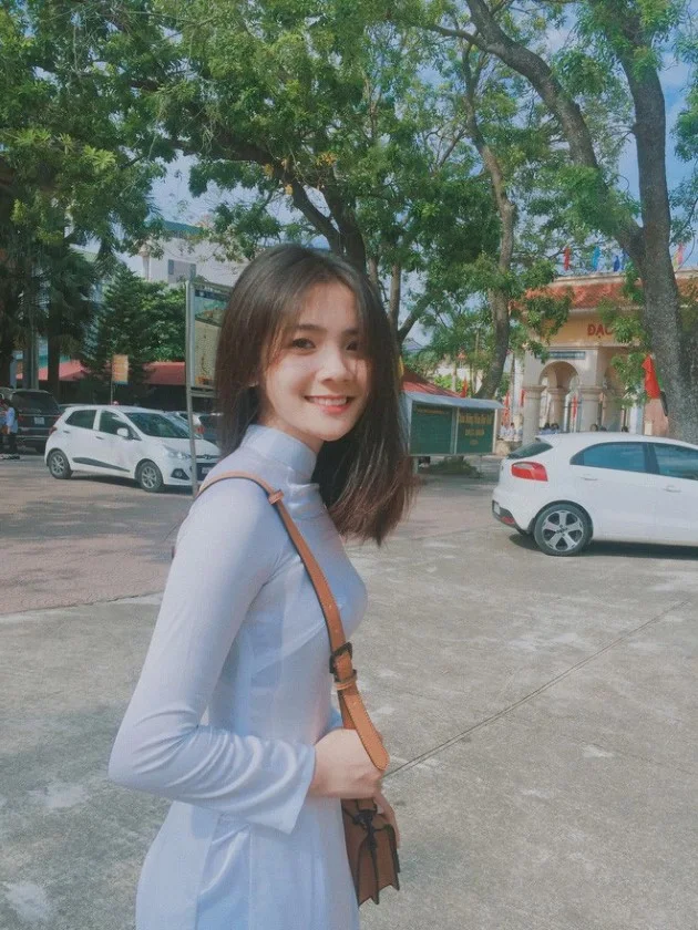 Nụ cười duyên dáng trong ảnh gái xinh cười đẹp làm tan chảy bao trái tim. Nụ cười duyên dáng trong ảnh gái xinh cười đẹp làm tan chảy bao trái tim.