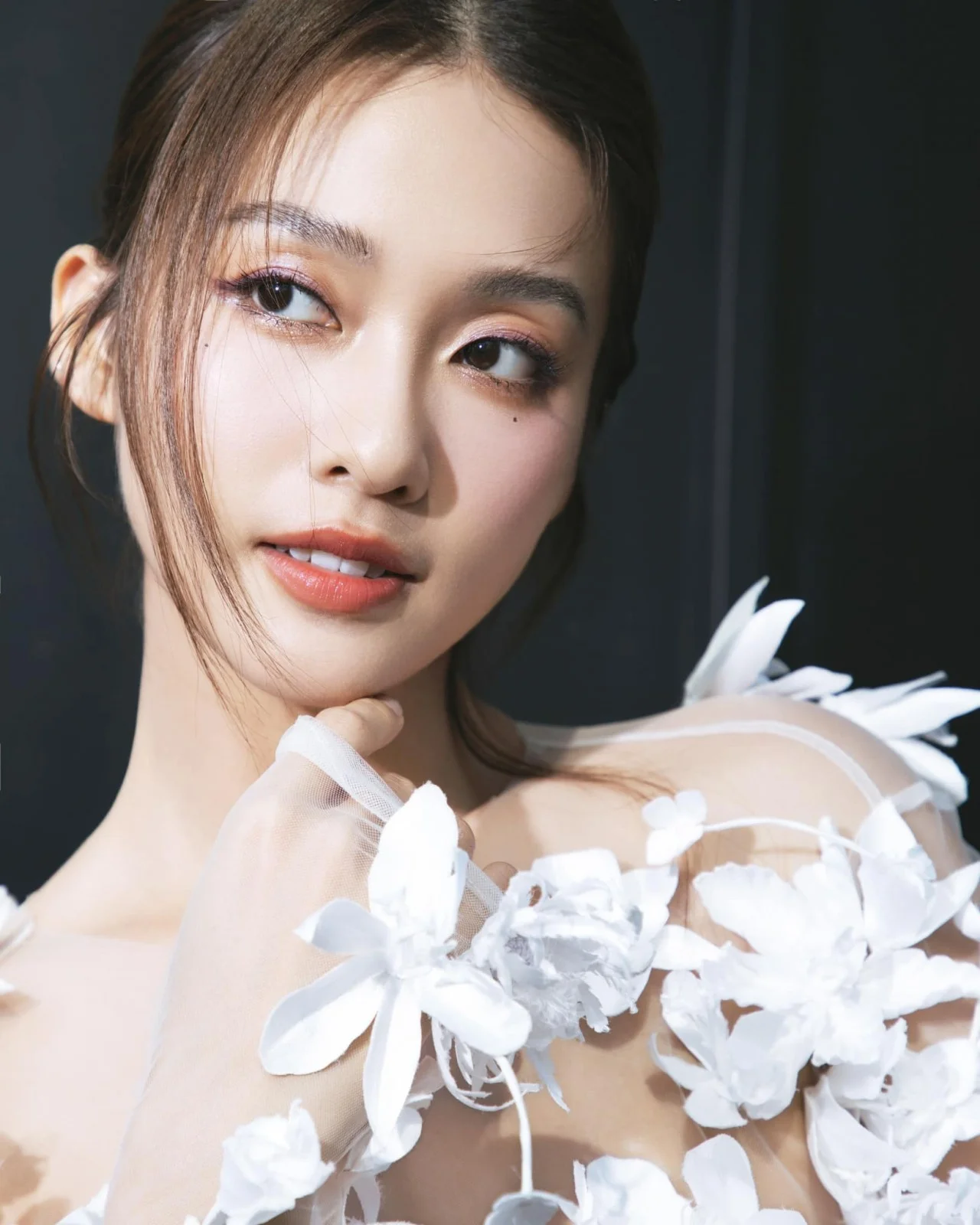 Khả Ngân và ánh mắt chân thành Khả Ngân và ánh mắt chân thành